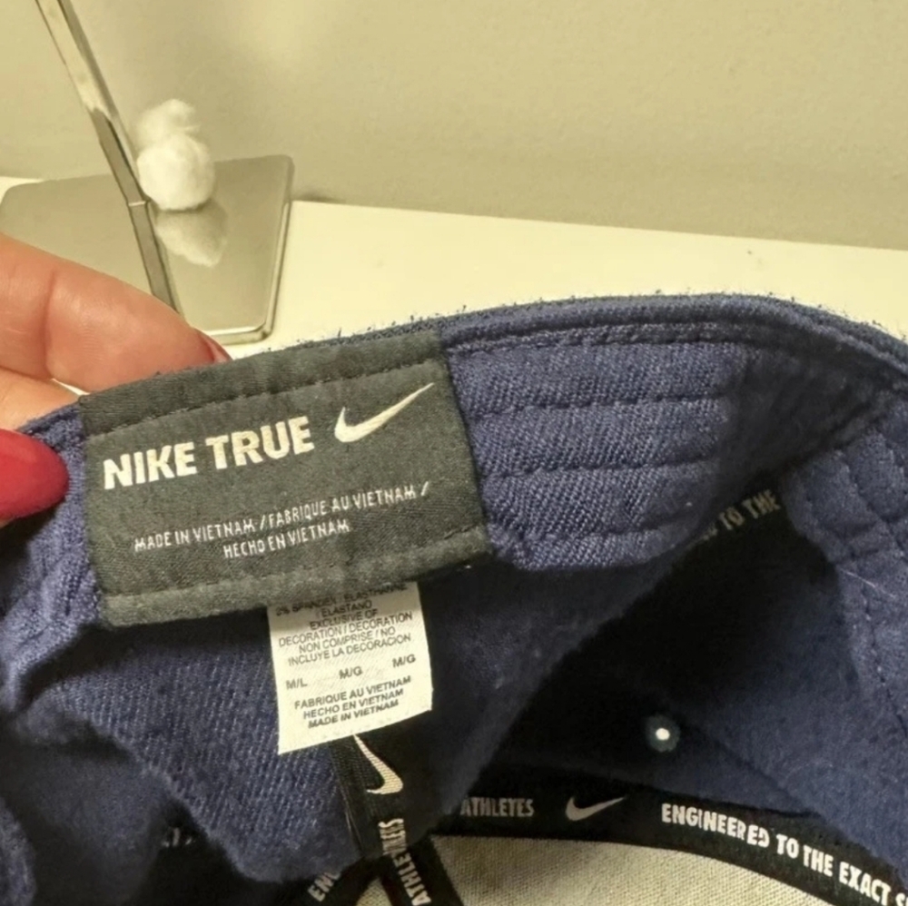 University of North Carolina Tar Heels Nike True - Fitted Hat Cap Med Flat Bill - Picture 4 of 4
